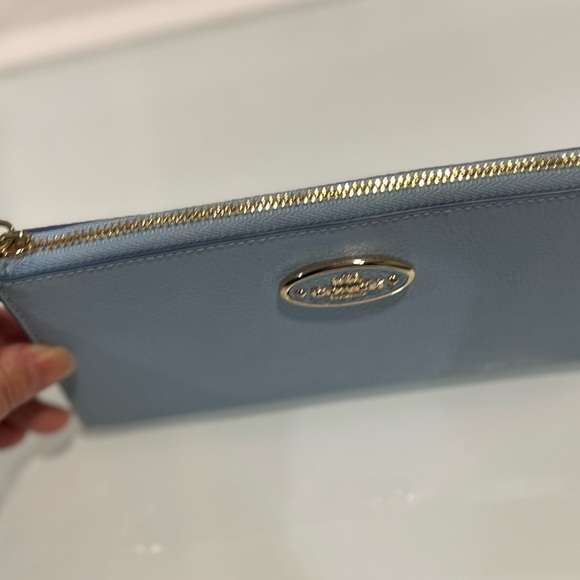 Coach Baby Blue Wristlet new without tags. - Picture 4 of 14